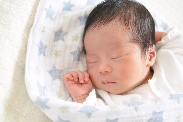 寝ている赤ちゃんの画像
